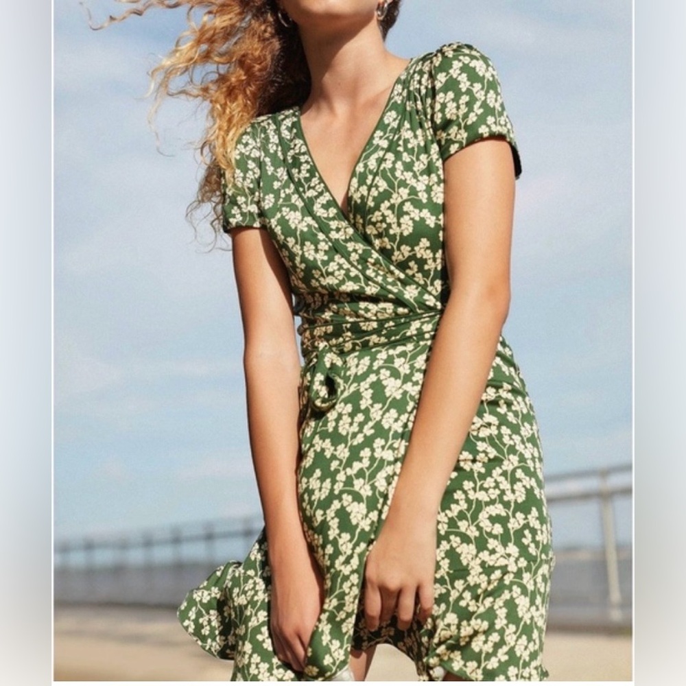 Kimchi Blue - Urban Outfitters - Green Floral Wrap Midi Dress - NWOT - XS